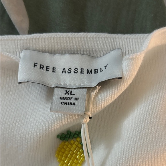 White Tank Top with lemon Embroidery - Picture 4 of 6